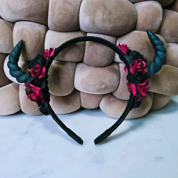 TASHA AUGUST  Crimson Devil's Horns - Picture 2 of 4